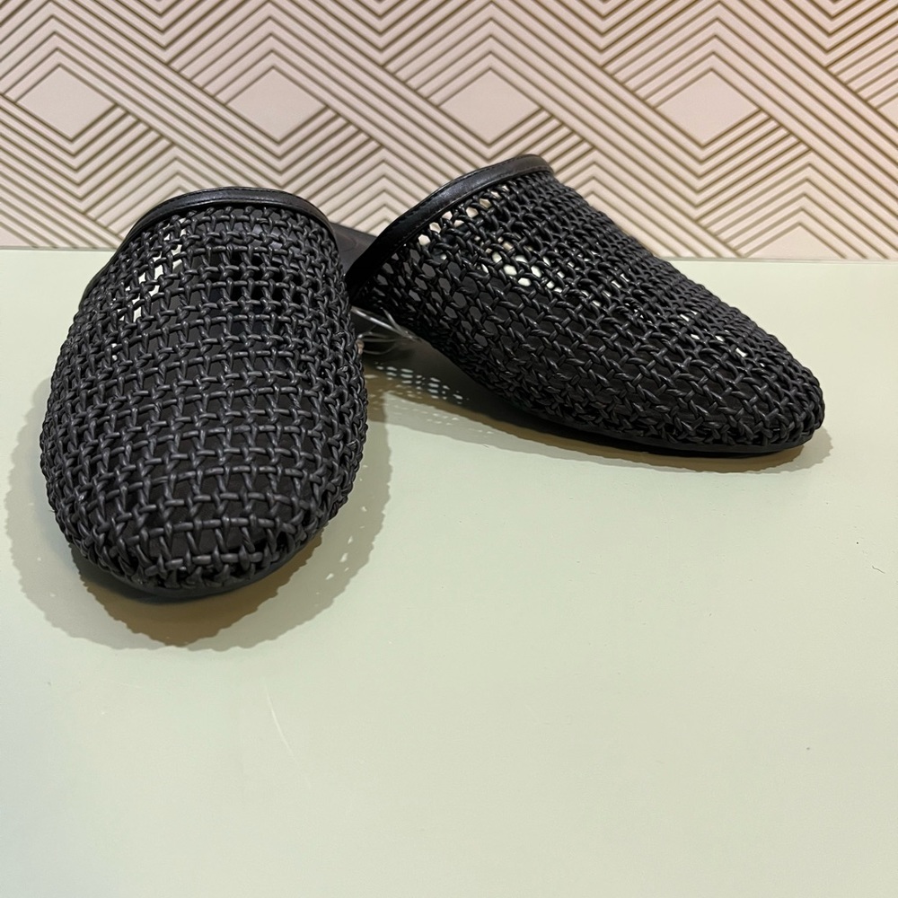 Universal Thread Flats, Black
